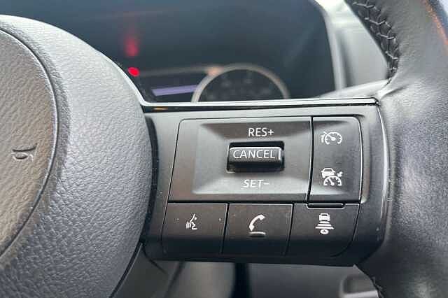 Nissan Qashqai 1.3 DiG-T MH N-Connecta 5dr