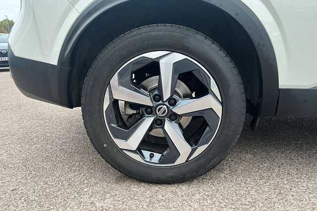 Nissan Qashqai 1.3 DiG-T MH N-Connecta 5dr