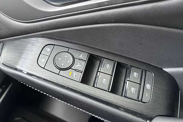 Nissan Qashqai 1.3 DiG-T MH 158 N-Connecta 5dr Xtronic