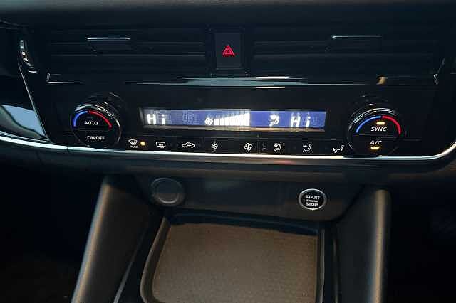 Nissan Qashqai 1.3 DiG-T MH 158 N-Connecta [Glass Rf] 5dr Xtronic