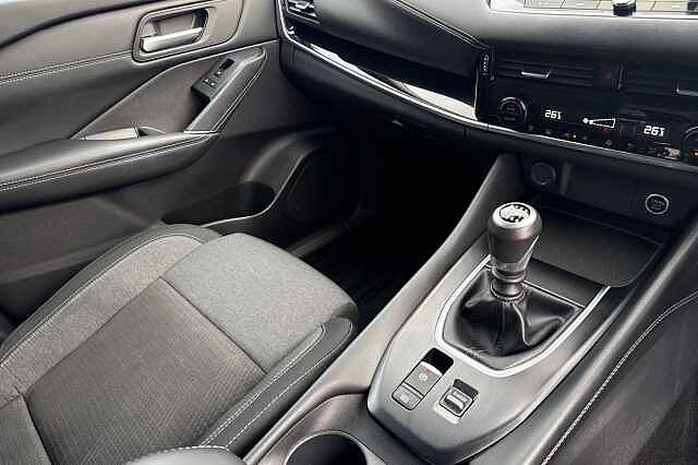 Nissan Qashqai 1.3 DiG-T MH N-Connecta 5dr