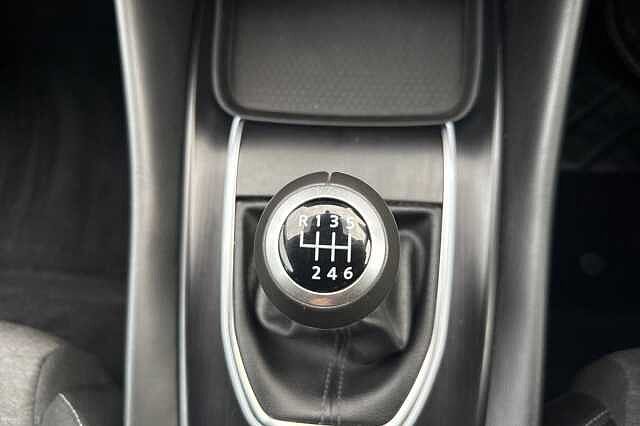 Nissan Qashqai 1.3 DiG-T MH N-Connecta 5dr