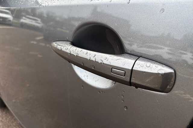 Nissan Qashqai 1.3 DiG-T MH N-Connecta 5dr