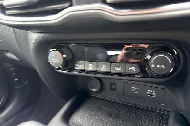 Nissan Juke 1.6 Hybrid N-Connecta 5dr Auto