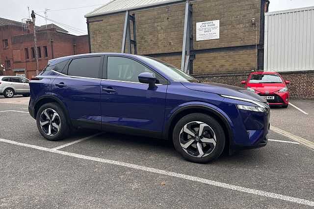 Nissan Qashqai 1.3 DiG-T MH N-Connecta 5dr